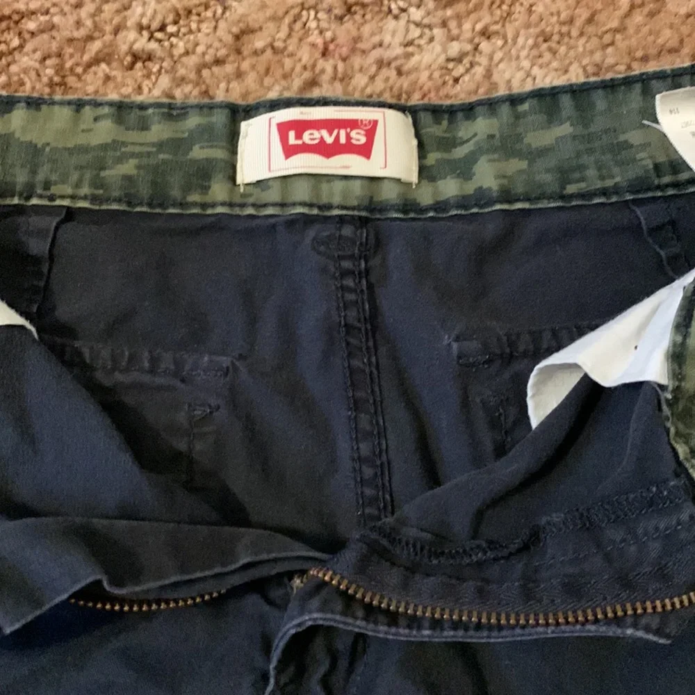 Levi’s cargo shorts| 16 REG | - Picture 3 of 3